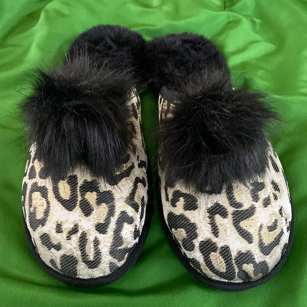 NWOT Farylrobin Leopard Luxe Slippers